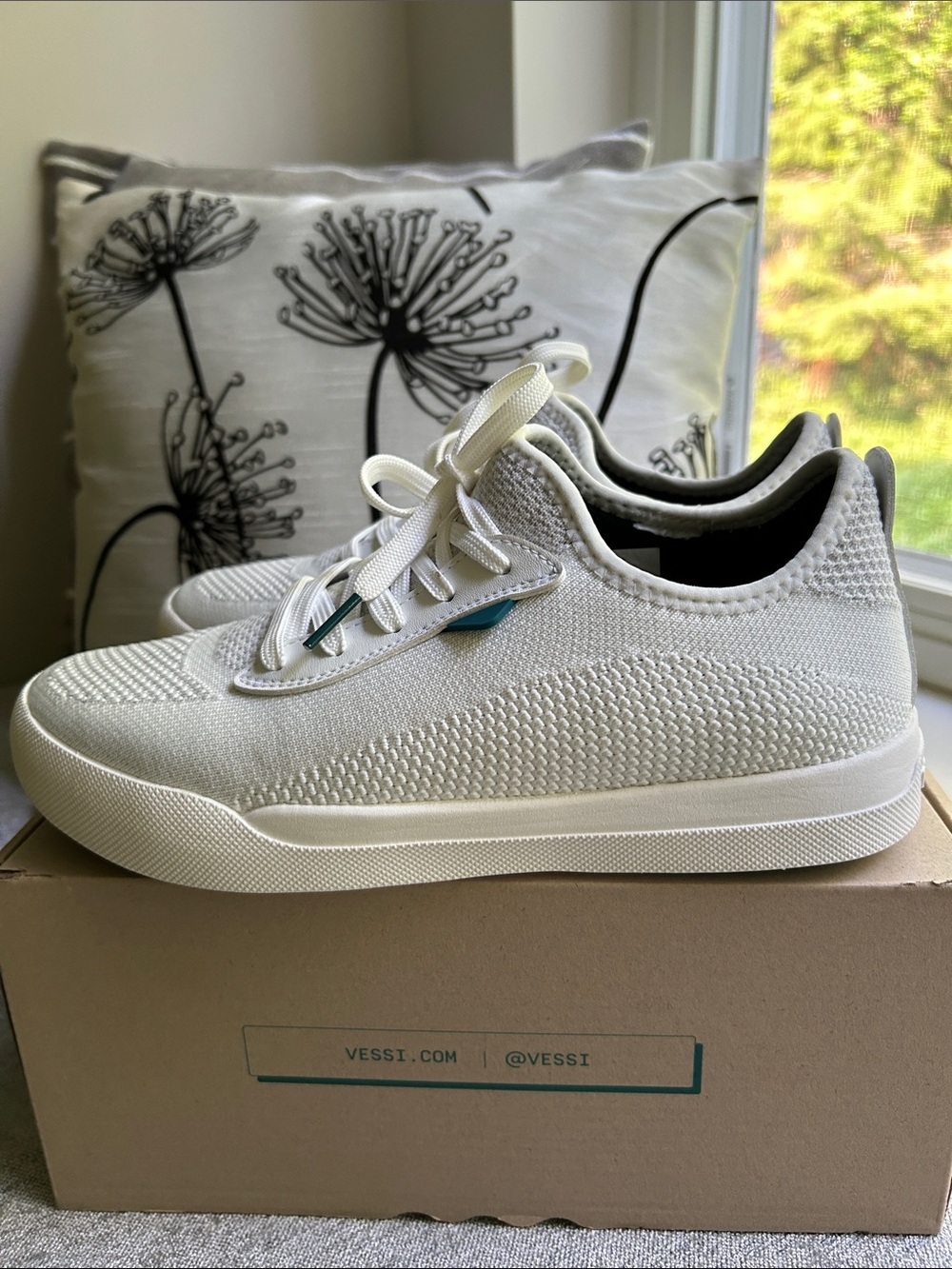 Vessi Waterproof White Weekend Sneakers with Teal Lace Tab - new with box-W8/M7
